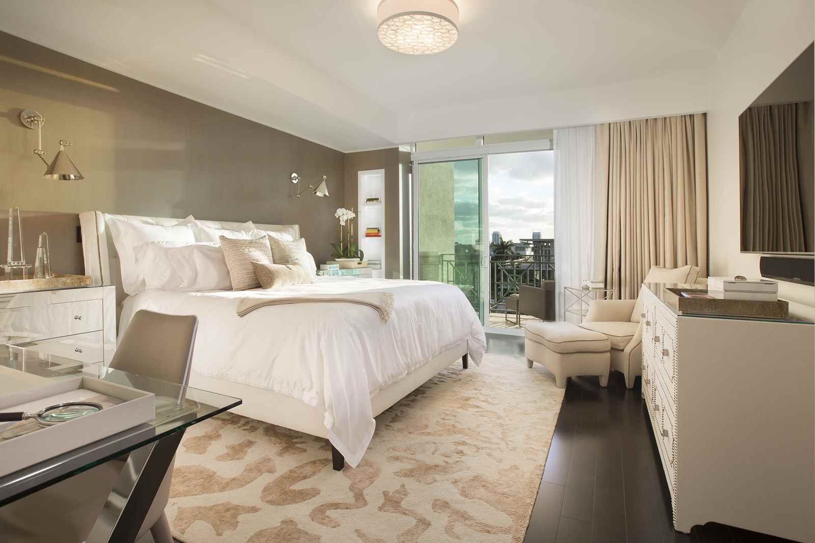 Modern Murals: The Latest Trend - High-Rise Penthouse Apartments With Custom Murals